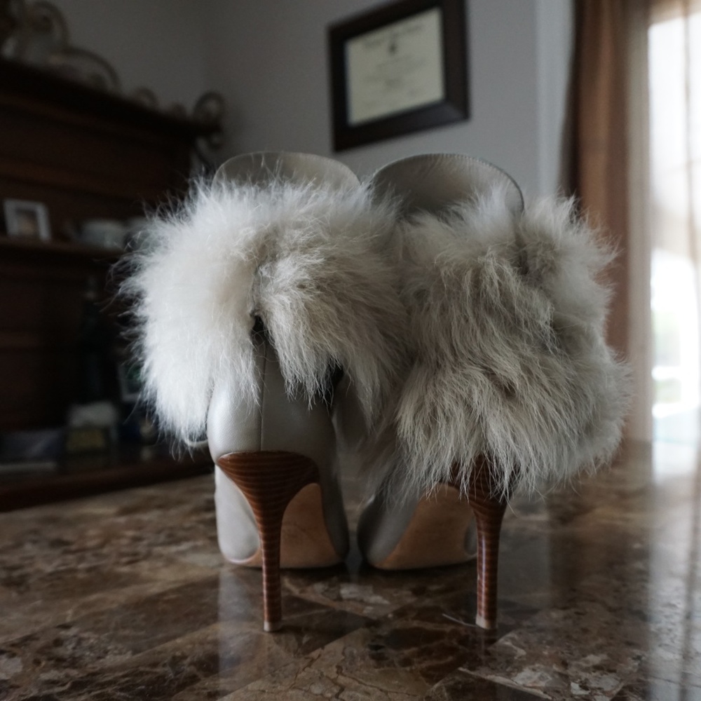 Ann Taylor Fur Lace-up like new Winter Booties - Picture 4 of 8